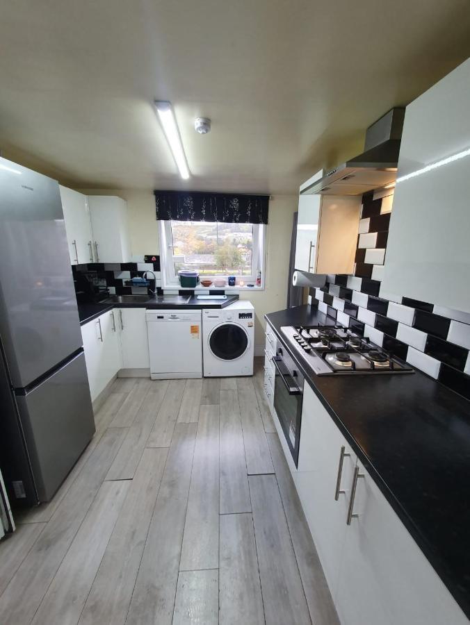 House In The Heart Of Valleys Appartement Ebbw Vale Buitenkant foto
