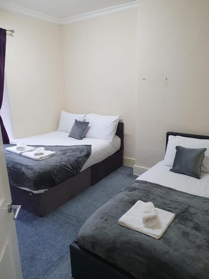 House In The Heart Of Valleys Appartement Ebbw Vale Buitenkant foto