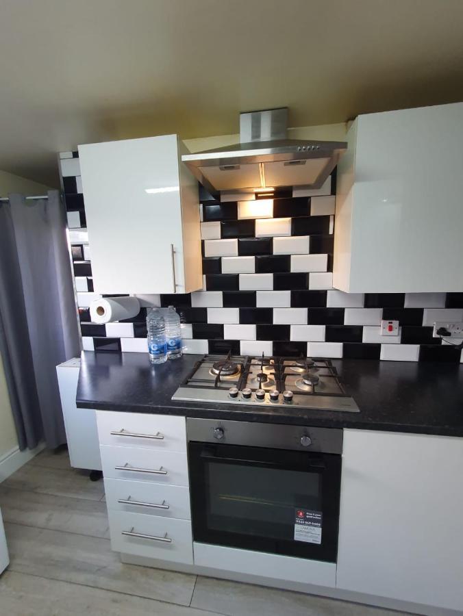 House In The Heart Of Valleys Appartement Ebbw Vale Buitenkant foto