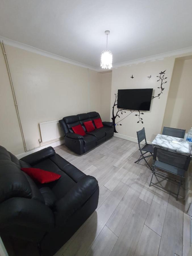 House In The Heart Of Valleys Appartement Ebbw Vale Buitenkant foto