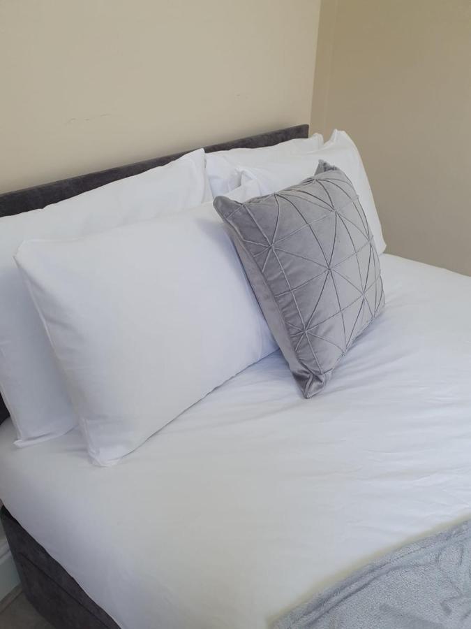 House In The Heart Of Valleys Appartement Ebbw Vale Buitenkant foto