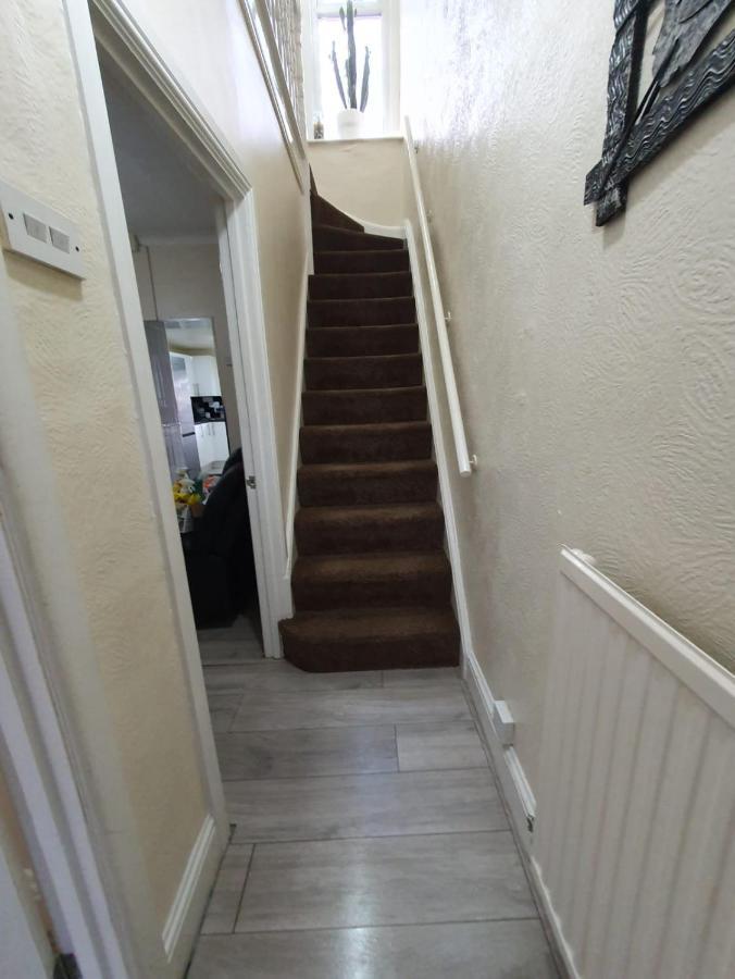 House In The Heart Of Valleys Appartement Ebbw Vale Buitenkant foto
